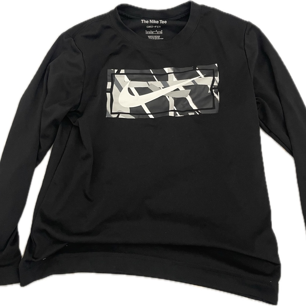 Nike boys dri-fit size small